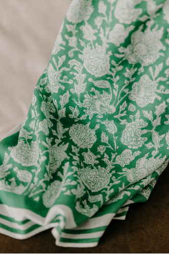 foulard vert et blanc imprimé