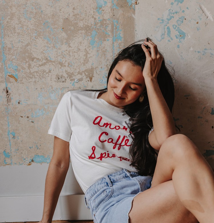 #2 - Le look simple… mais jamais basique