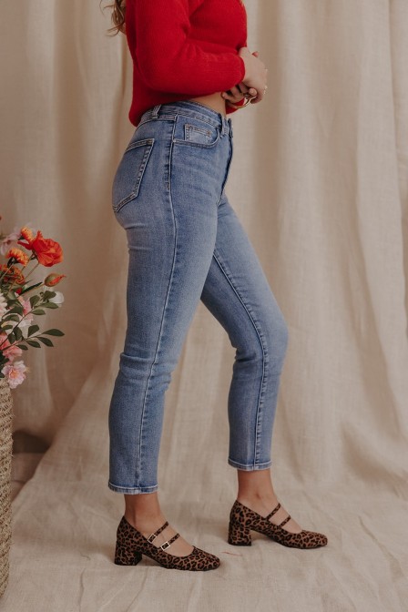 Focus sur le jean porté. Focus sur le jean porté.