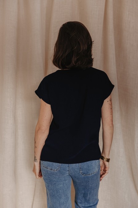 T-shirt bleu marine femme.