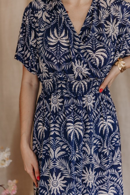 Femme avec une robe longue. Femme avec une robe longue.