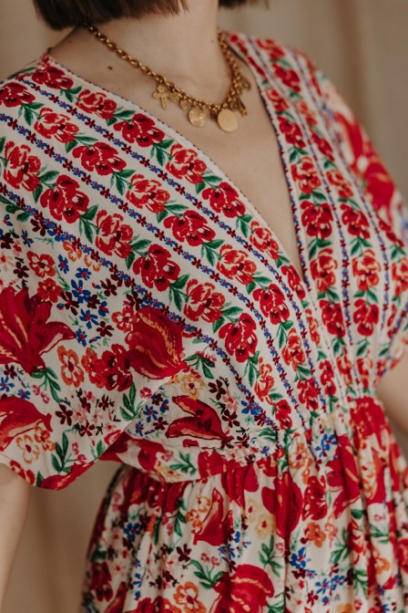Femme avec une robe. Femme avec une robe.