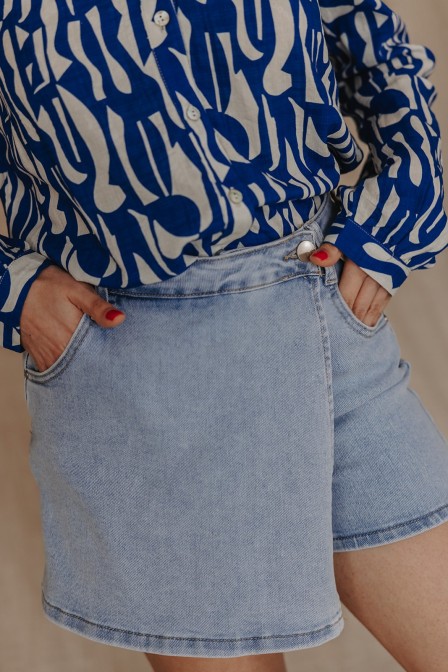 Détails de la jupe short.