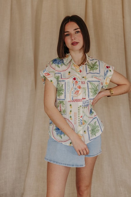 Détails de l'imprimé de la chemise.