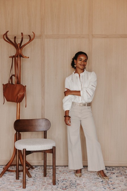 Femme avec un jean. Femme avec un jean.