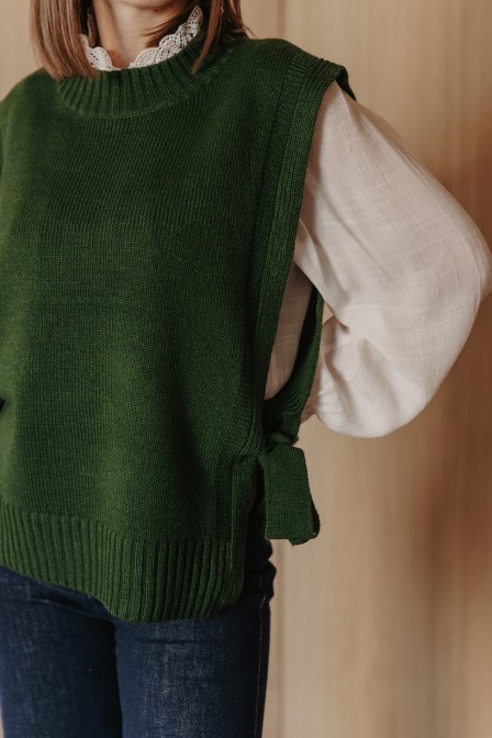 Femme avec un pull. Femme avec un pull.