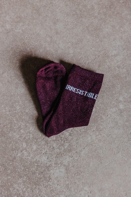 Femme avec des chaussettes. Femme avec des chaussettes.