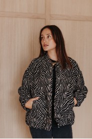 Noir Ecru