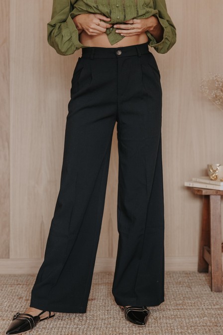 Femme avec un pantalon.