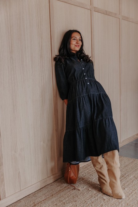 femme avec une robe. femme avec une robe.