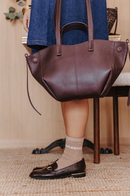 Femme avec des chaussettes. Femme avec des chaussettes.