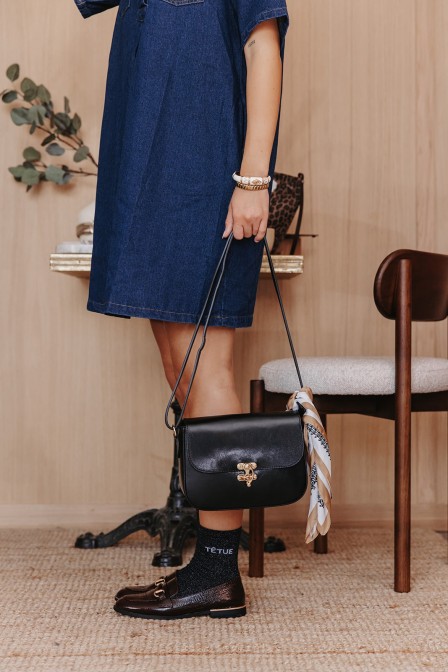 Femme avec des chaussettes. Femme avec des chaussettes.