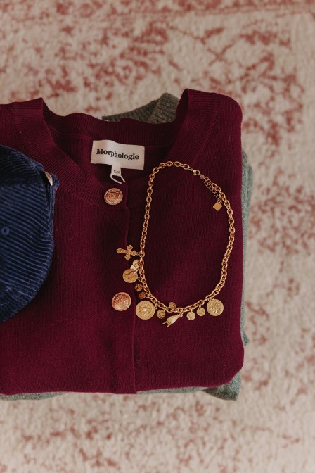 Collier femme avec charms. Collier femme avec charms.