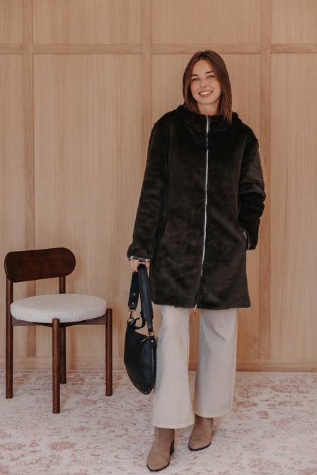 Femme avec une parka.
