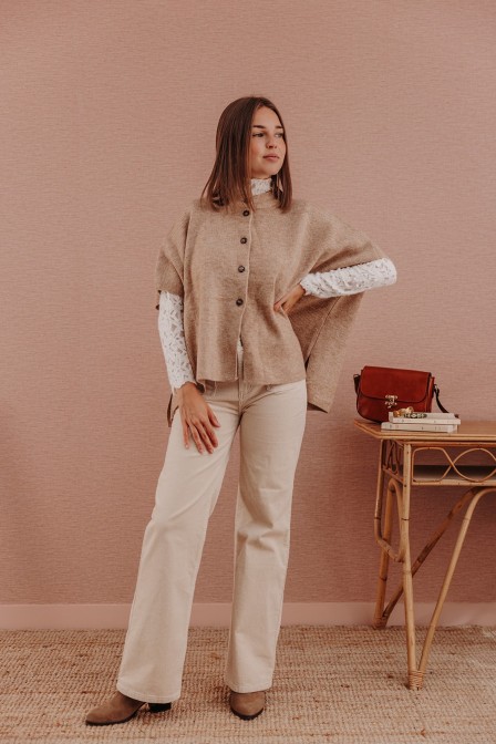 Femme avec un gilet. Femme avec un gilet.