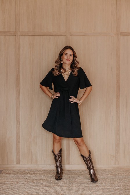 Femme avec une robe.