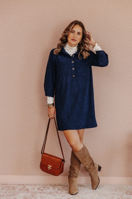 Femme avec une robe. Femme avec une robe.