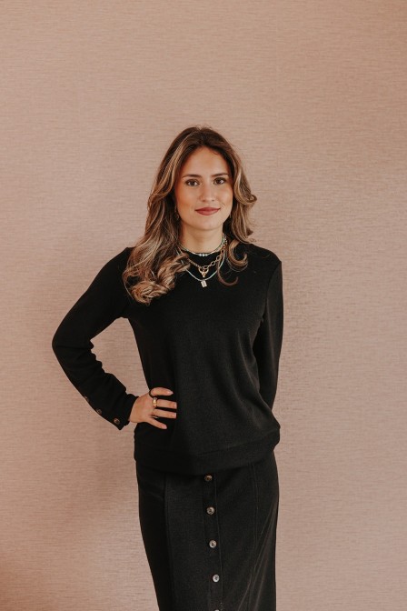 Femme avec un top. Femme avec un top.