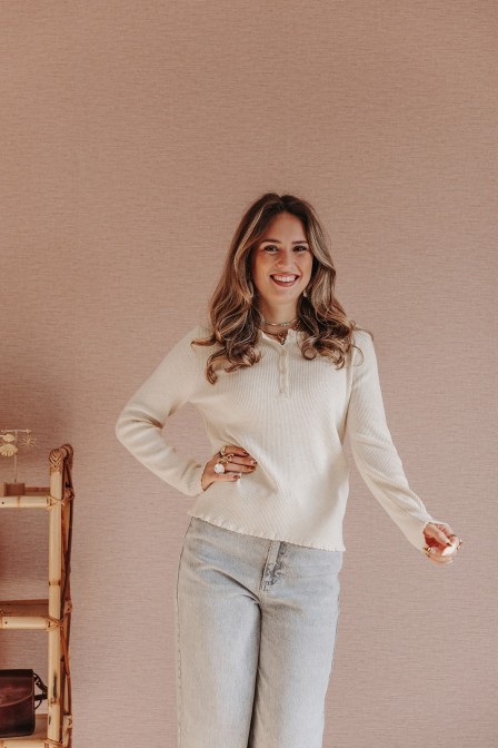 Zoom sur un top en maille.