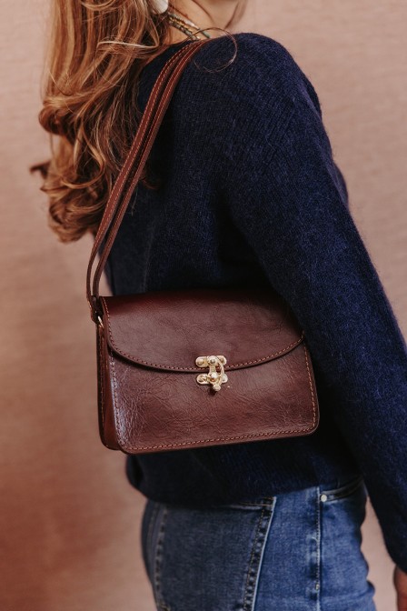 Sac en cuir posé. Sac en cuir posé.