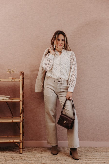 Femme avec un jean. Femme avec un jean.