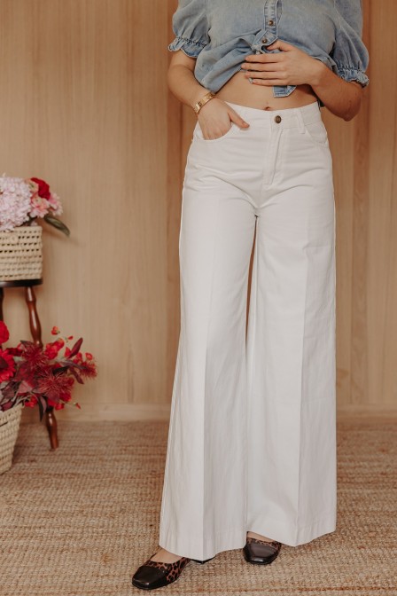Femme avec un jean; Femme avec un jean;