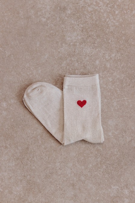 Femme avec des chaussettes.