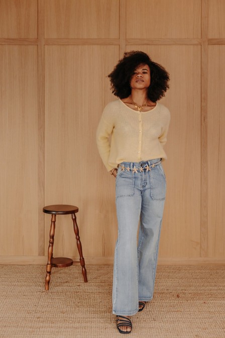 Femme avec un jean. Femme avec un jean.