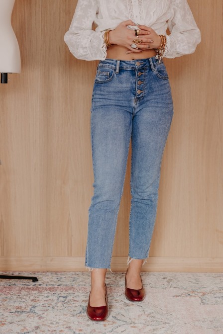 Femme avec un jean. Femme avec un jean.