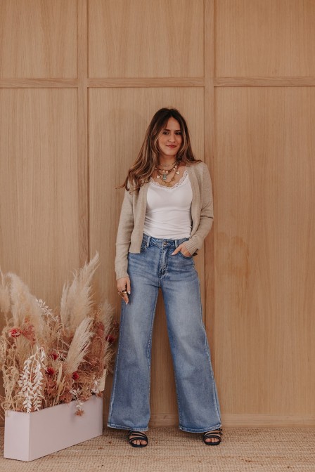 Femme avec un gilet. Femme avec un gilet.