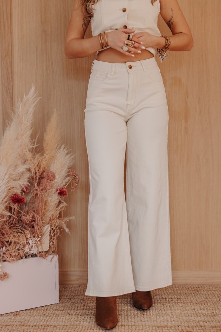 Femme avec un jean. Femme avec un jean.