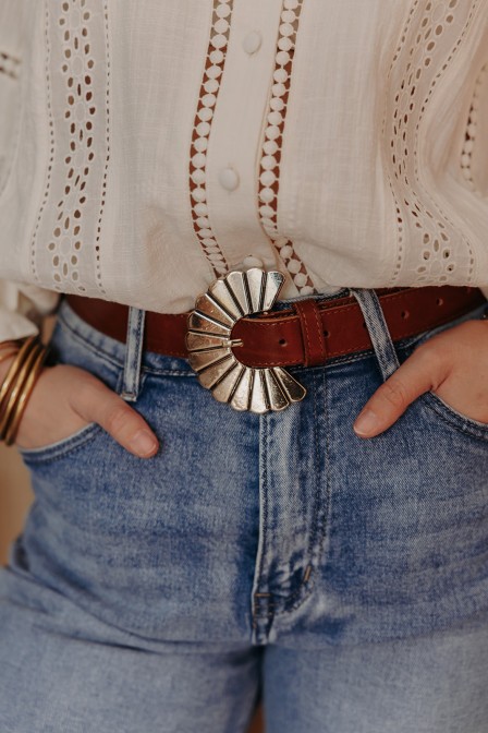 Zoom sur la ceinture posée.