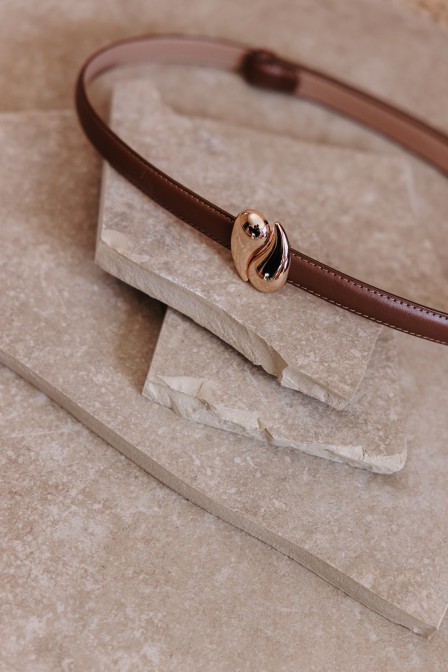 Zoom sur la ceinture posée.