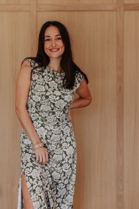 Femme avec une robe. Femme avec une robe.
