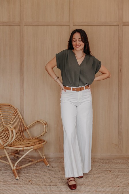 Femme avec un top. Femme avec un top.