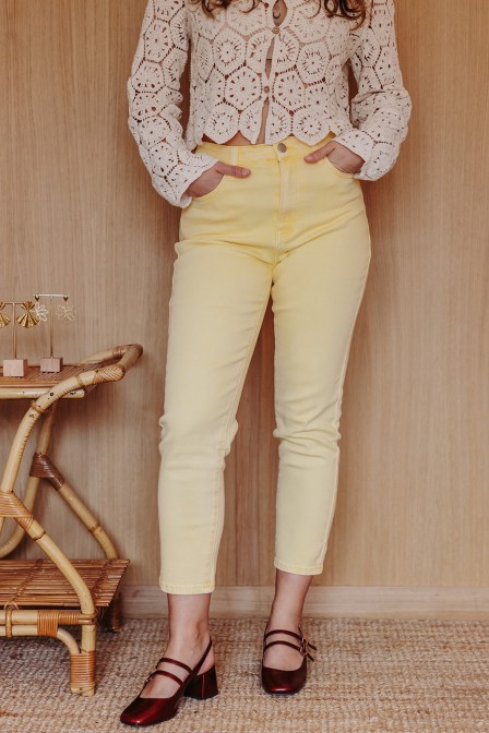Femme avec un jean. Femme avec un jean.