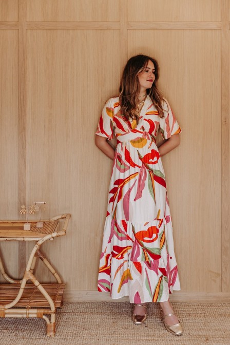 Femme avec une robe. Femme avec une robe.