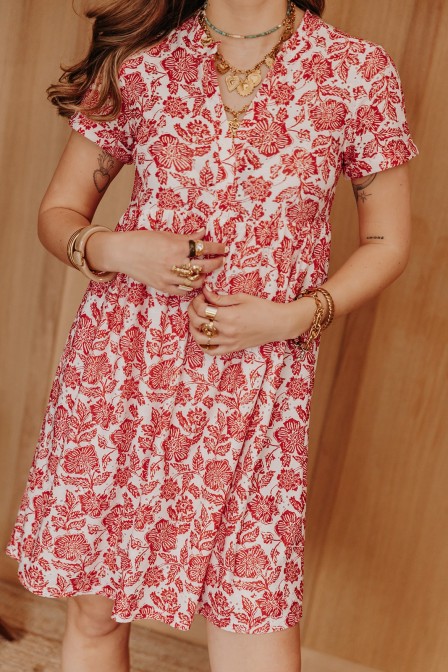 Femme avec une robe. Femme avec une robe.