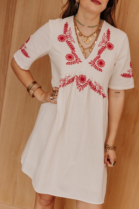 Femme avec une robe. Femme avec une robe.
