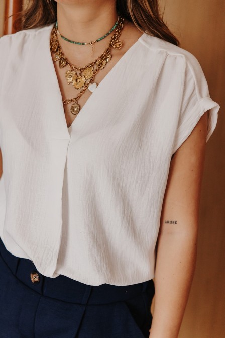 Femme avec un top. Femme avec un top.