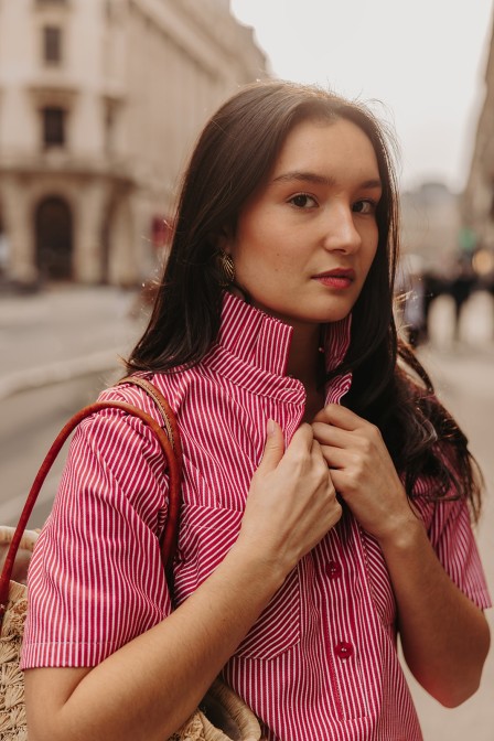 Femme avec une robe. Femme avec une robe.