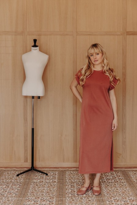 Femme avec une robe longue. Femme avec une robe longue.