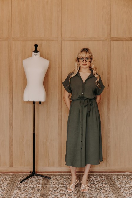 Femme avec une robe longue. Femme avec une robe longue.