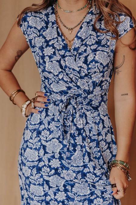 Femme avec une robe longue. Femme avec une robe longue.