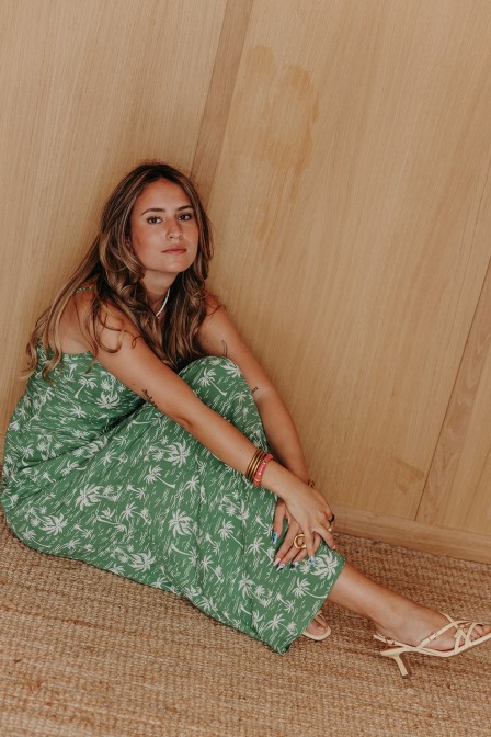 Femme avec une robe longue. Femme avec une robe longue.