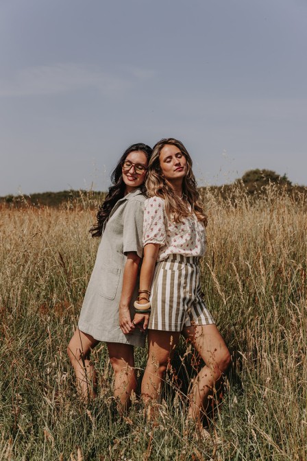 Femme avec un short. Femme avec un short.