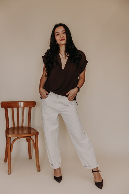 Femme avec un jean. Femme avec un jean.