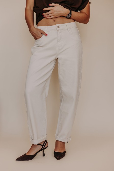 Femme avec un jean. Femme avec un jean.