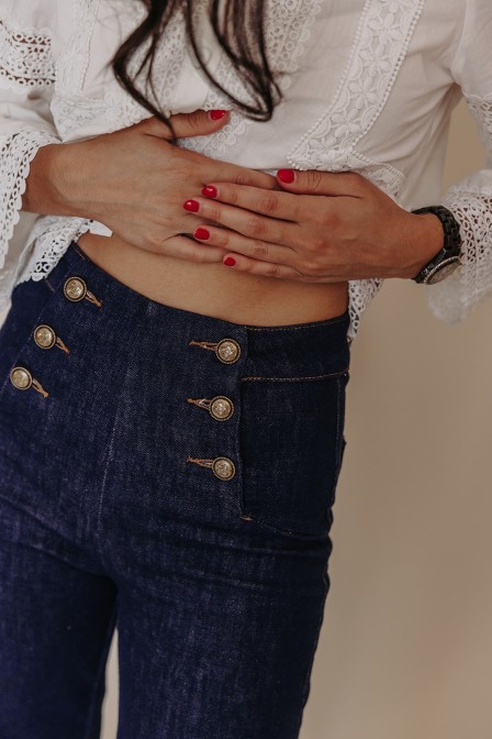 Femme avec un denim. Femme avec un denim.
