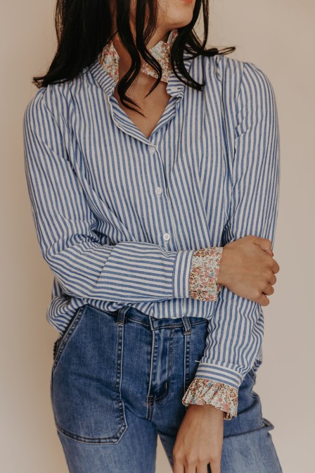 Femme avec une chemise.